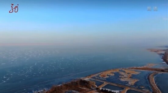 В сети появилось живописное видео замерзшего на границе России и Китая озера видео