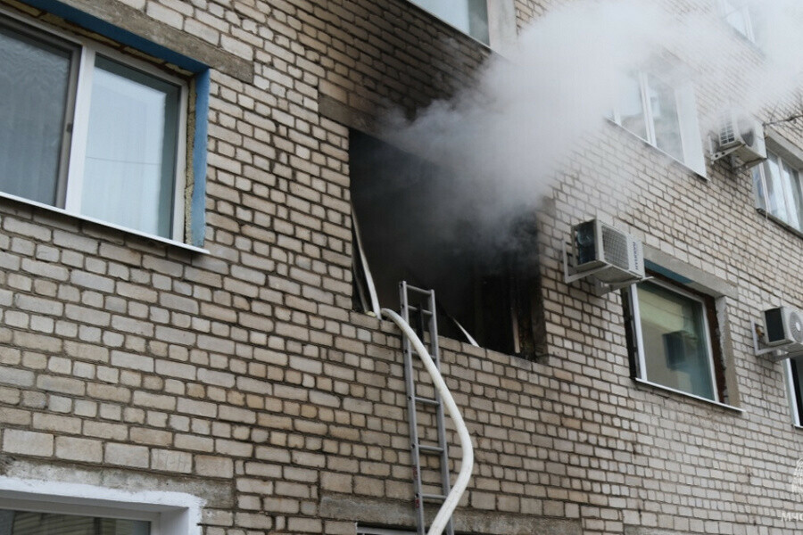 В Белогорске произошел пожар в многоквартирном жилом доме 