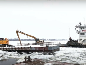 Началось строительство понтонного моста в Китай через реку Амур видео