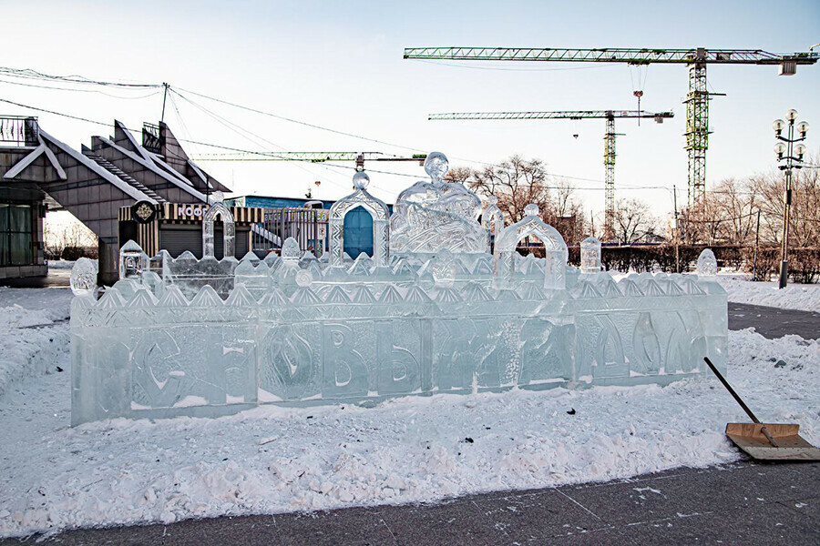 Лабиринт изо льда  впервые выстроили в Благовещенске и пригласили горожан на конкурс