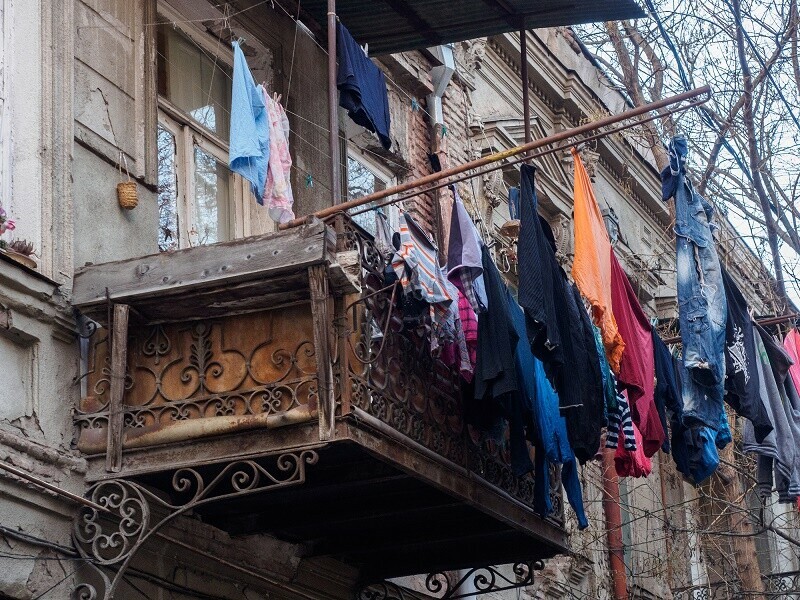 На Сахалине депутаты запретили сушить ковры и бельё на балконах Люди начали их троллить