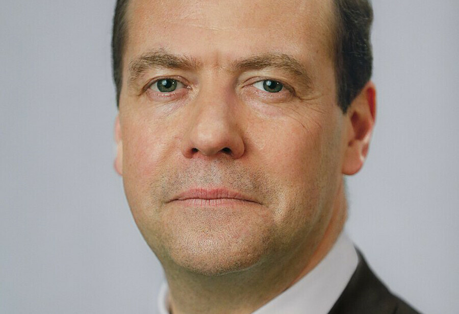 Дмитрий Медведев назначен первым замом Владимира Путина как главы Военнопромышленной комиссии