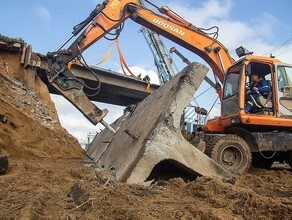 В Свободном сносят опоры рухнувшего моста