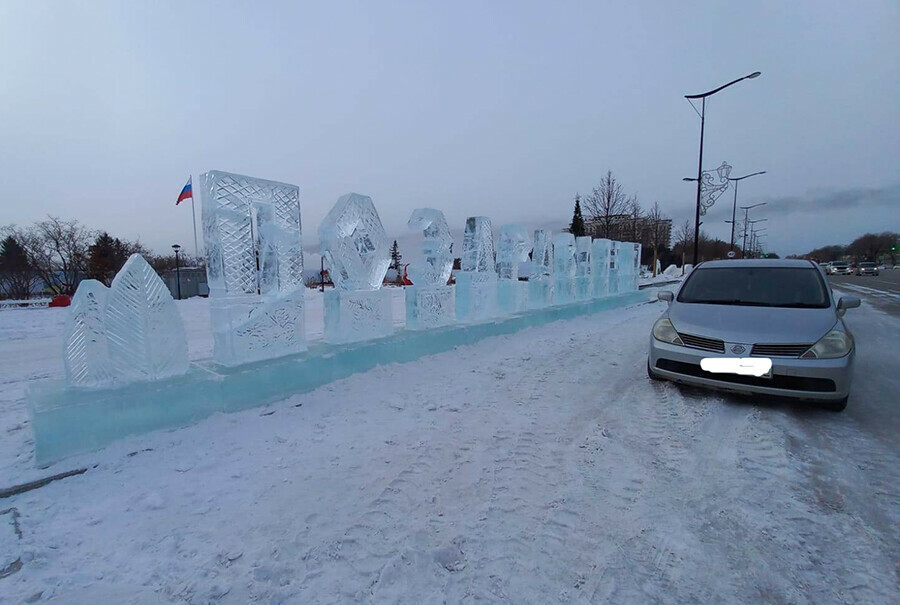 В центре Благовещенска запретили ставить автомобили