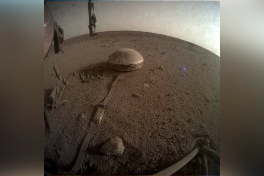Марсоход InSight прислал прощальное фото