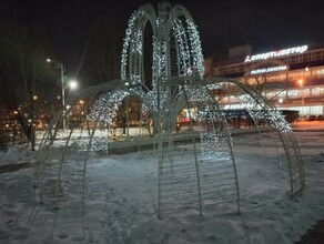 Благовещенцы заметили уставший световой фонтан в центре города фото