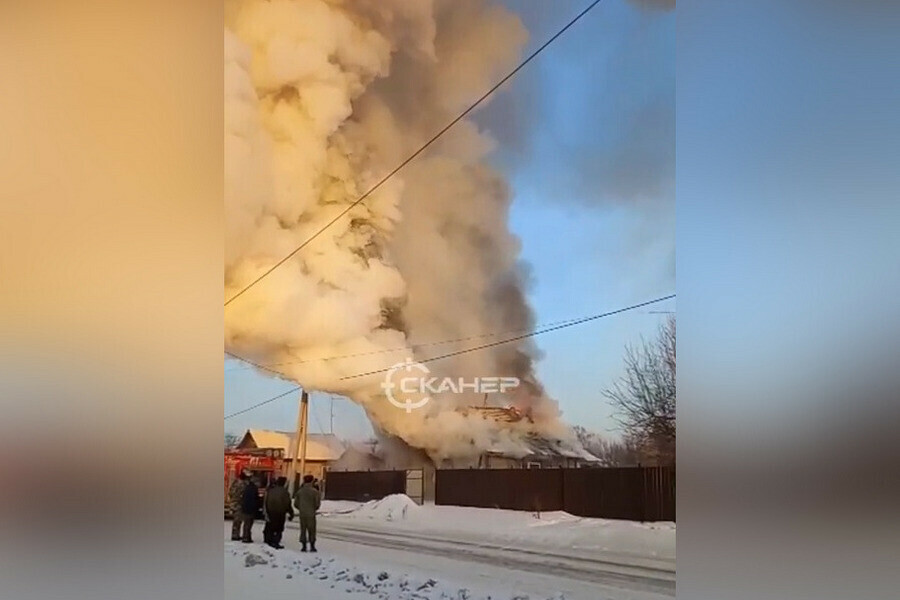 Дети сильно испугались амурская семья потеряла в пожаре дом в преддверии нового года видео