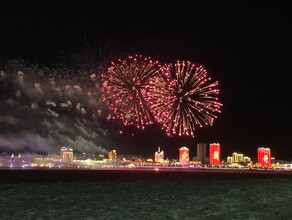 Китай подарил нам салют над пограничной рекой Амур прогремели новогодние залпы фото видео