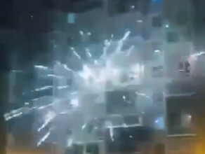 Изза новогоднего фейерверка в многоэтажке случилось два пожара видео