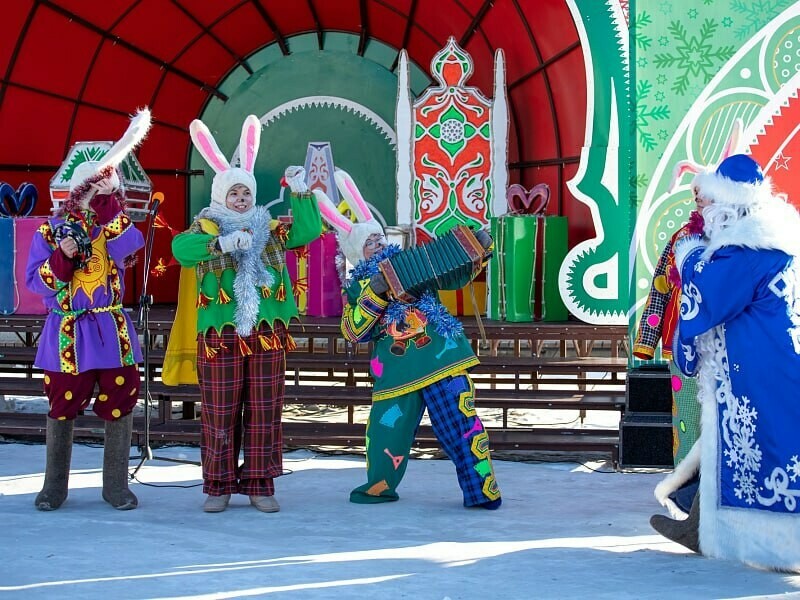 Пляски с зайцами конкурс балалаек и синхронная ходьба с китайцами в Благовещенске продолжаются новогодние празднования фото