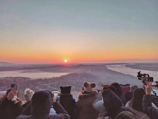 В сети опубликовали фото первого восхода солнца в 2023 году снятого на стыке границ КНР РФ и КНДР