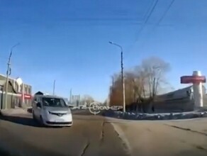 Момент едва не случившегося ДТП записал видеорегистратор автомобилистки Благовещенска видео