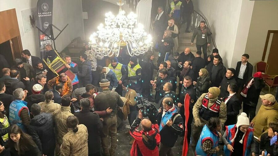 В гостинице Турции обрушился потолок есть раненые