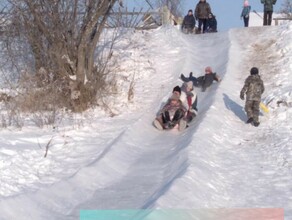 В Приамурье появилась еще одна горка к которой люди съезжаются отовсюду