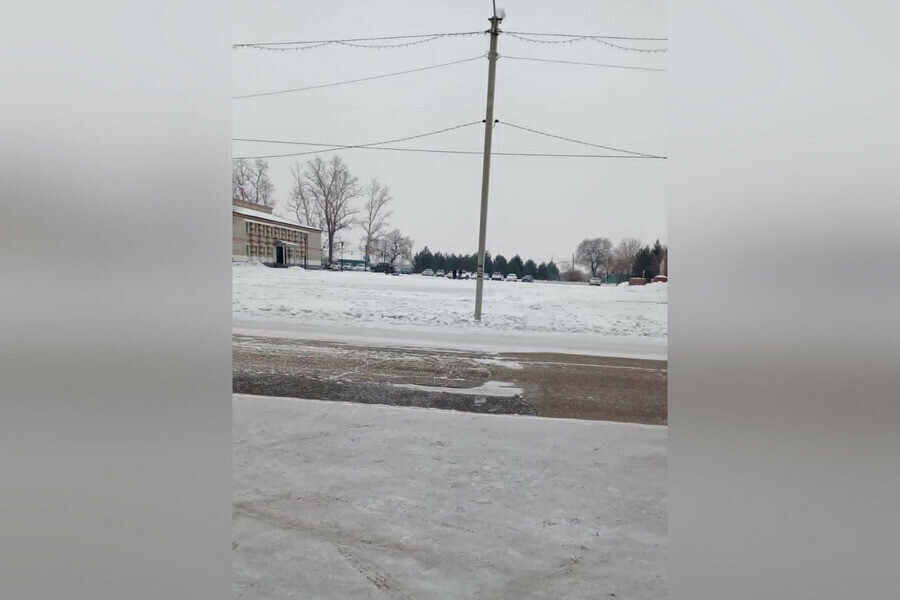 Жителей амурского села возмутила уборка снежных горок которые не простояли двух недель фото 