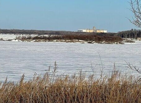 Жители китайской деревни удивились необычному сооружению около амурского села 