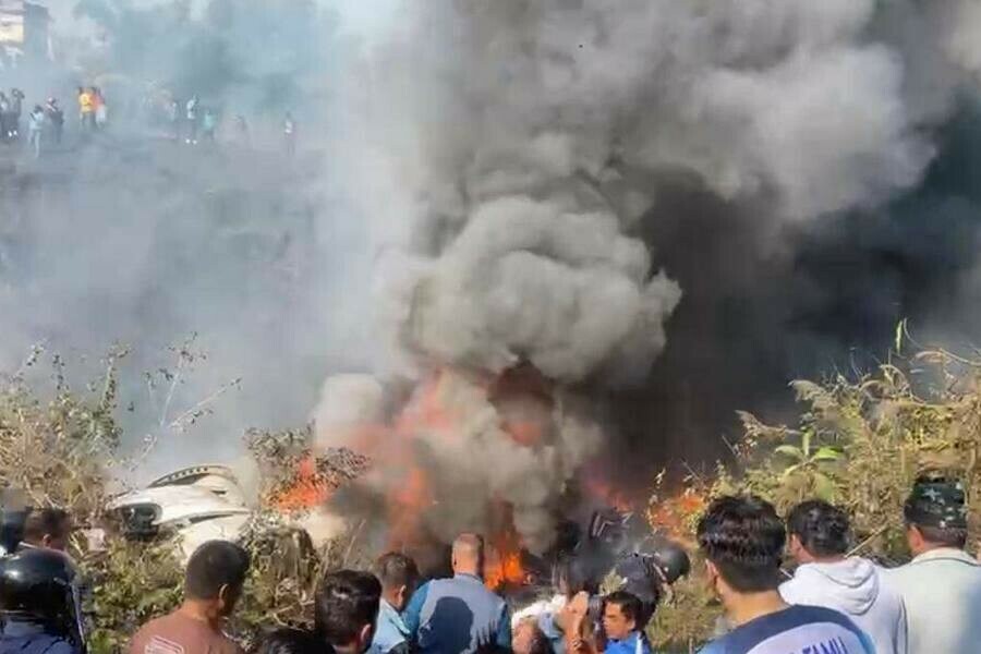 Пассажирский самолет разбился в Непале На борту были россияне 