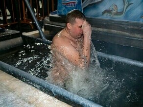 Во Владивостоке сделали платные проруби на Крещение