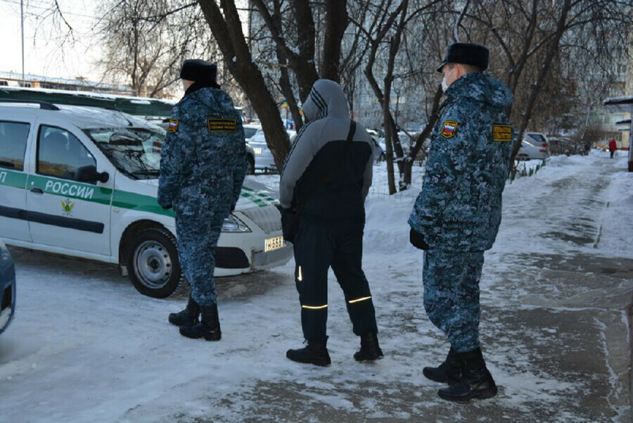 За злостным должником благовещенским приставам пришлось ехать самим