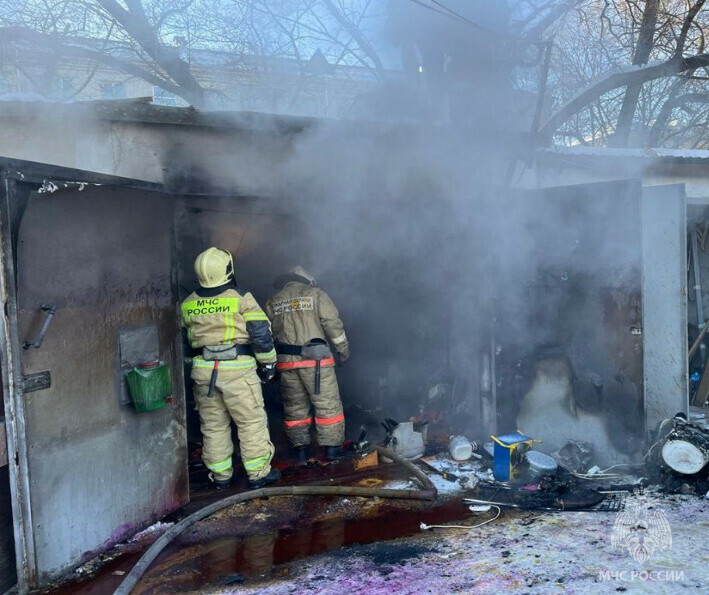 В Амурской области горели два гаража