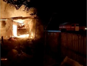 Сгорело почти все Пожарные под Ивановкой тушили коттедж семь часов