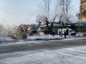 В центре Благовещенска идет поиск дефекта на тепловых сетях фото