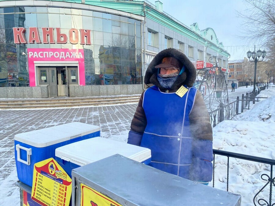 Скорее майонез замерзнет чем я Благовещенцы чья работа обязывает стоять на морозе поделились своими историями выживания в холода