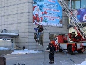 В центр Благовещенска готовятся выехать несколько пожарных машин