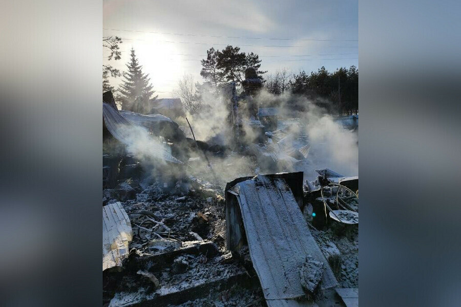 В кухне уже всё было  в дыму Амурская мама троих детей рассказала как осталась без крыши над головой 