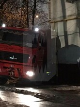 В Москве бетономешалка въехала в жилой дом