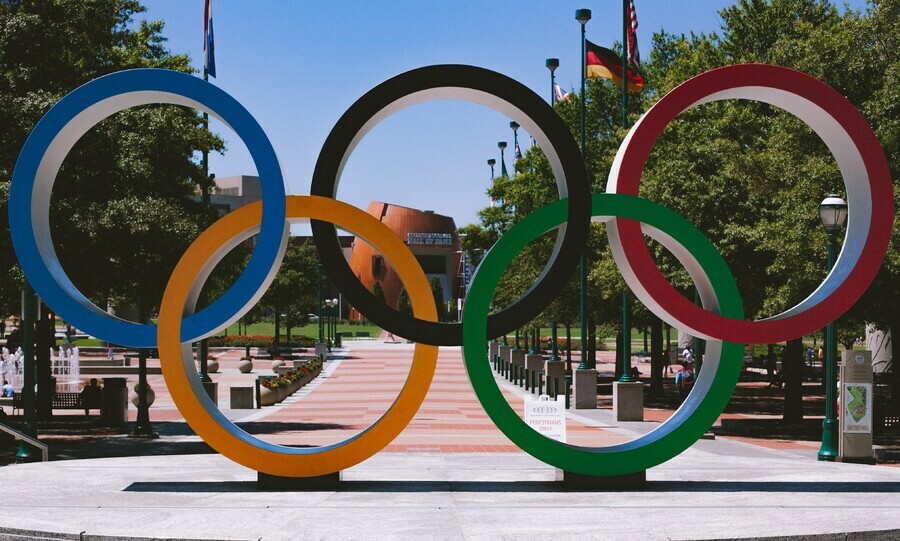 Президент МОК выступил за возвращение российских спортсменов на Олимпиаду