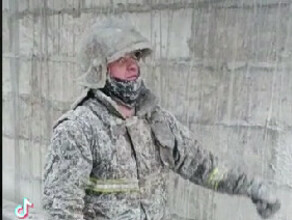Пожарные Амурской области показали что становится со спецодеждой после работы в минус 50 видео