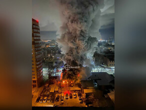 Изза сильного пожара в жилом доме Благовещенска центр города сковали гигантские пробки видео