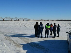 В Белогорье спасатели остановили 2 автомобиля пытавшихся пересечь Зею по льду