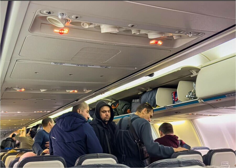 Пассажир устроил драку в самолете летевшем на Дальний Восток