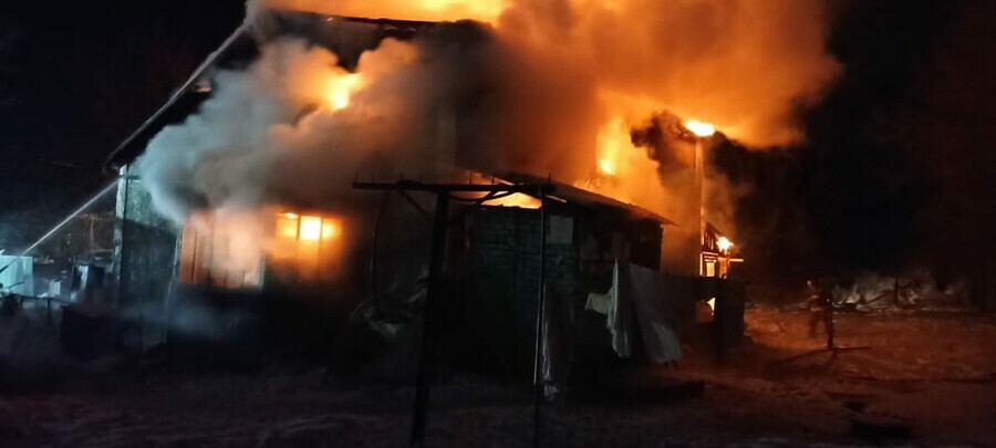 Утром у амурской семьи сгорел дом ребенок с ожогами доставлен в больницу
