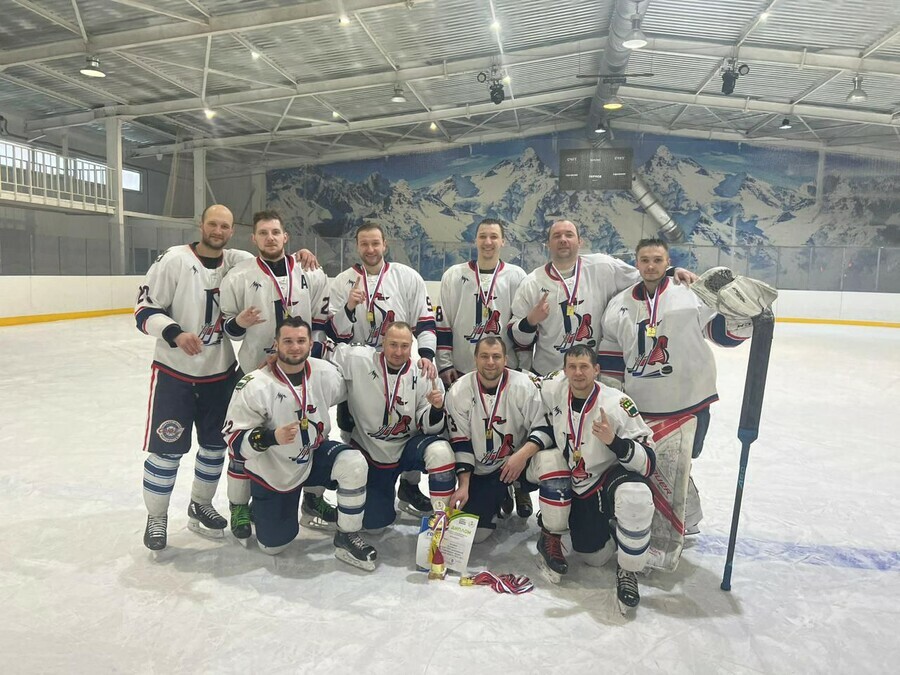 24 шайбы и победа благовещенские хоккеисты уверенно взяли золото в областной спартакиаде