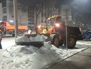 В центре Благовещенска коммунальщики почистили заезд к востребованной автостоянке