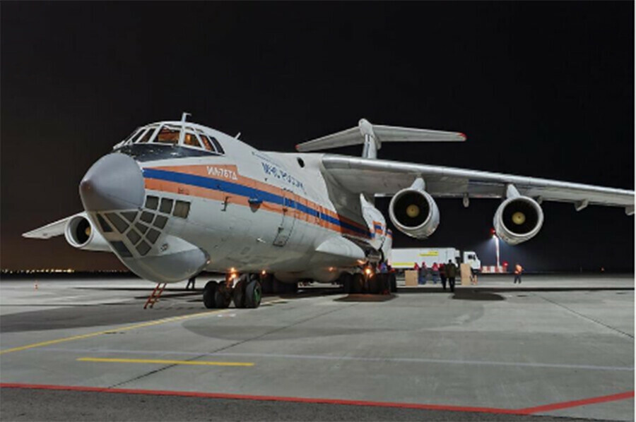 Самолеты с спасателями готовы вылететь из РФ в Турцию где произошло сильное землетрясение