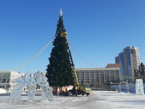 Благовещенск прощается с праздником в центре города убирают новогодние фигуры фоторепортаж