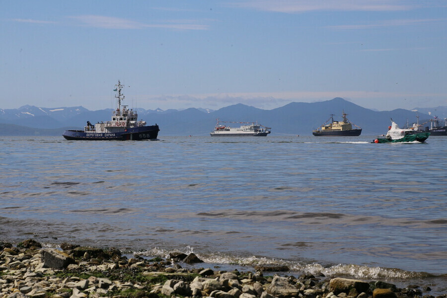 Это норма  власти Камчатки утверждают о незначительном загрязнении океана нефтепродуктами
