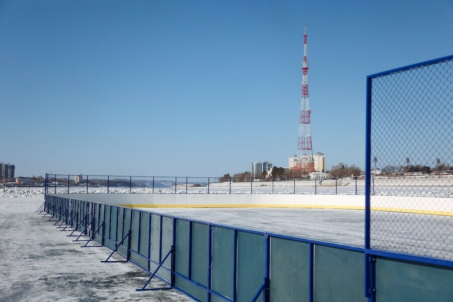 Быть в гуще событий а не смотреть по ТВ как можно стать зрителем международного хоккейного матча и гонок