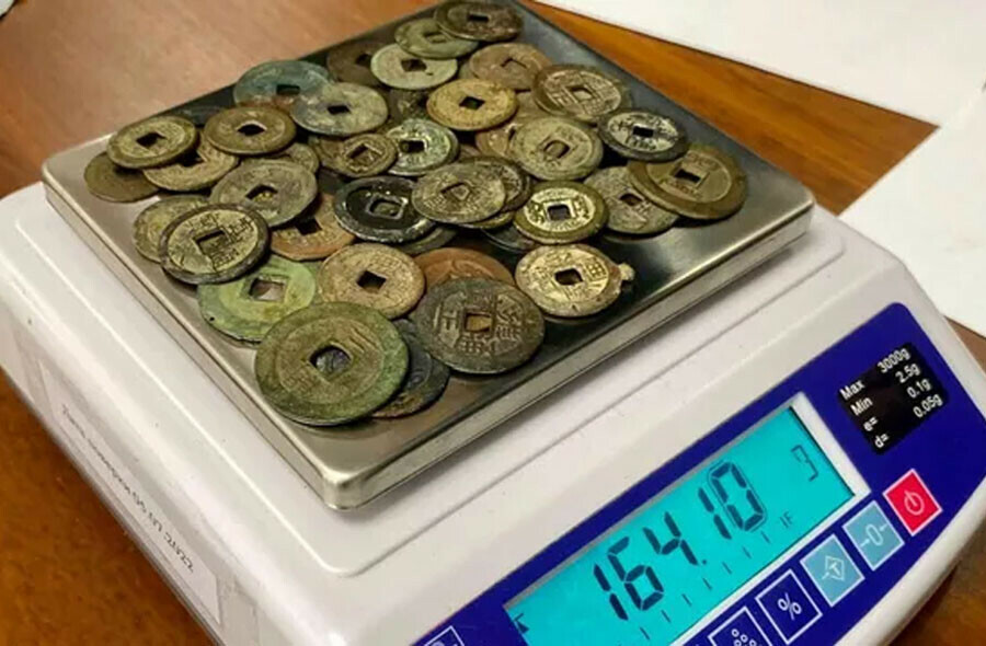 Гражданину КНР не дали вывезти из России старинные монеты