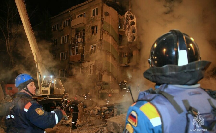 В Новосибирске от взрыва обрушился подъезд дома Задержаны лжегазовики обходившие квартиры