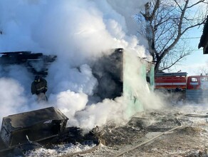 Жилой дом загорелся в селе Амурской области фото