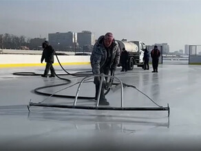 В Благовещенске готовят каток к первому за три года российскокитайскому хоккейному матчу видео