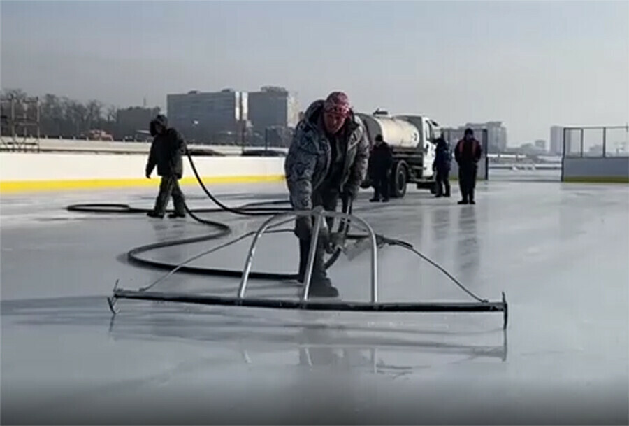 В Благовещенске готовят каток к первому за три года российскокитайскому хоккейному матчу видео