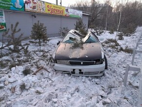 Легковушка серьезно пострадала в Райчихинске въехав в леерное ограждение