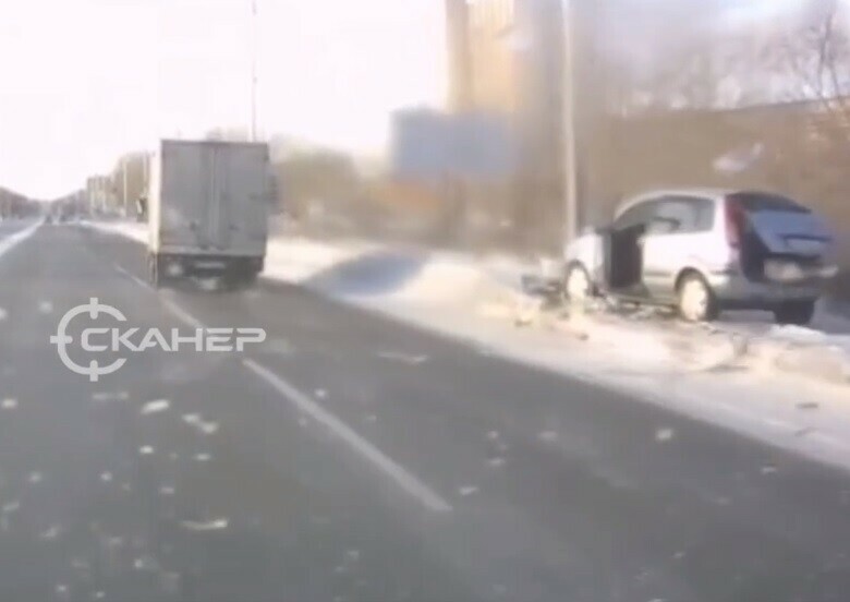 Автомобилистку занесло в столб у калининского кольца в Благовещенске видео 