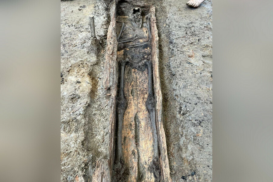 О найденных при раскопках косичках и детском гробике рассказали в Приамурье фото
